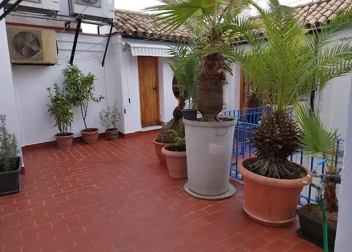 Patio De La Escalera - Eduardo Dato 24 Feriehus