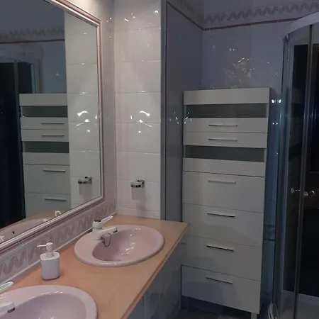 Сasa de vacaciones Patio De La Escalera - Eduardo Dato 24 *