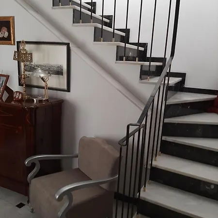 Patio De La Escalera - Eduardo Dato 24 Сasa de vacaciones Córdoba