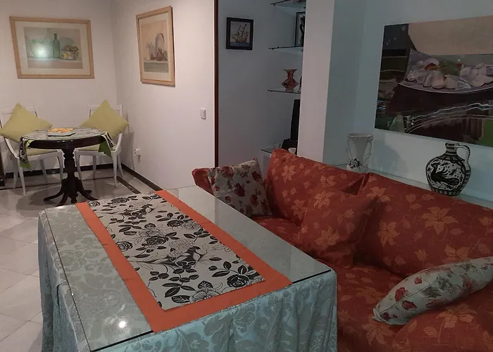 Patio De La Escalera - Eduardo Dato 24 Ferienhaus *