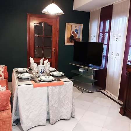 Patio De La Escalera - Eduardo Dato 24 Semesterbostad Córdoba