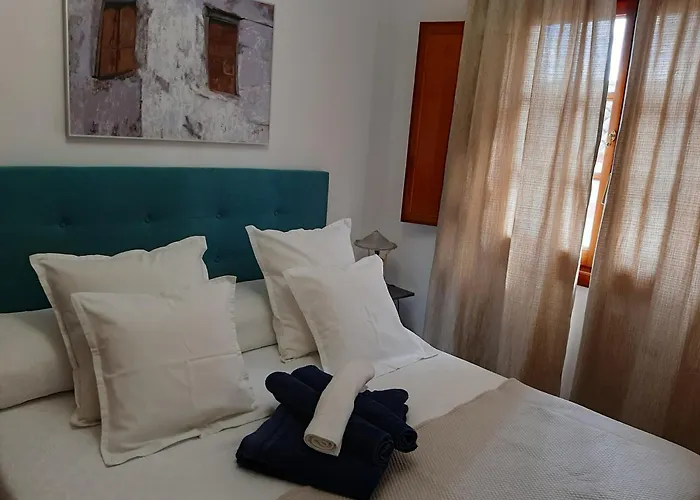 Patio De La Escalera - Eduardo Dato 24 *